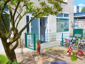 Der Eingang vom Kindergarten